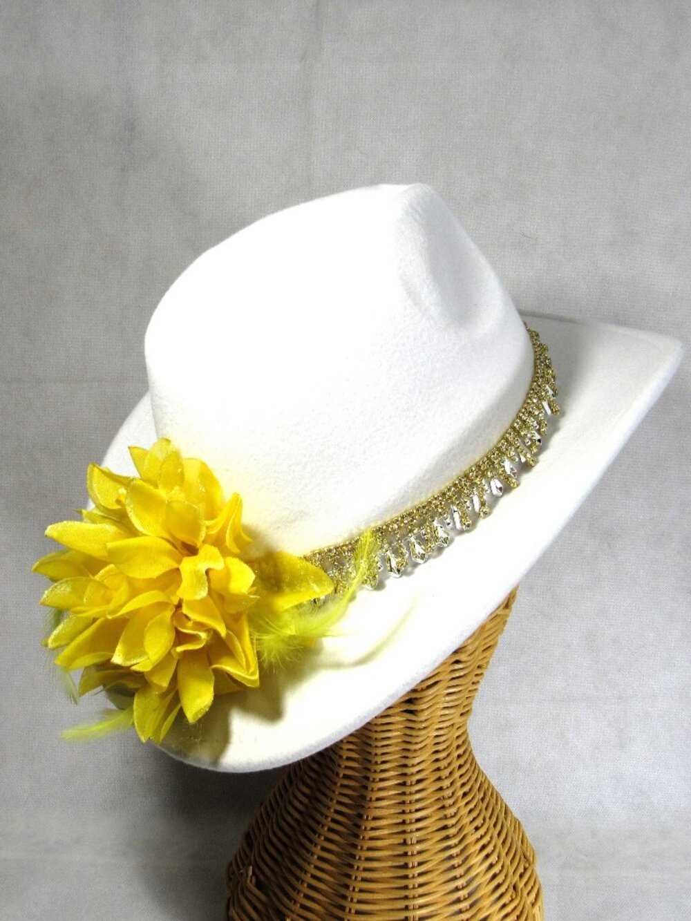 RODEO, BACHELORETTE PARTY, ANY PARTY  COWGIRL HAT WHITE, YELLOW SIZE 7.5